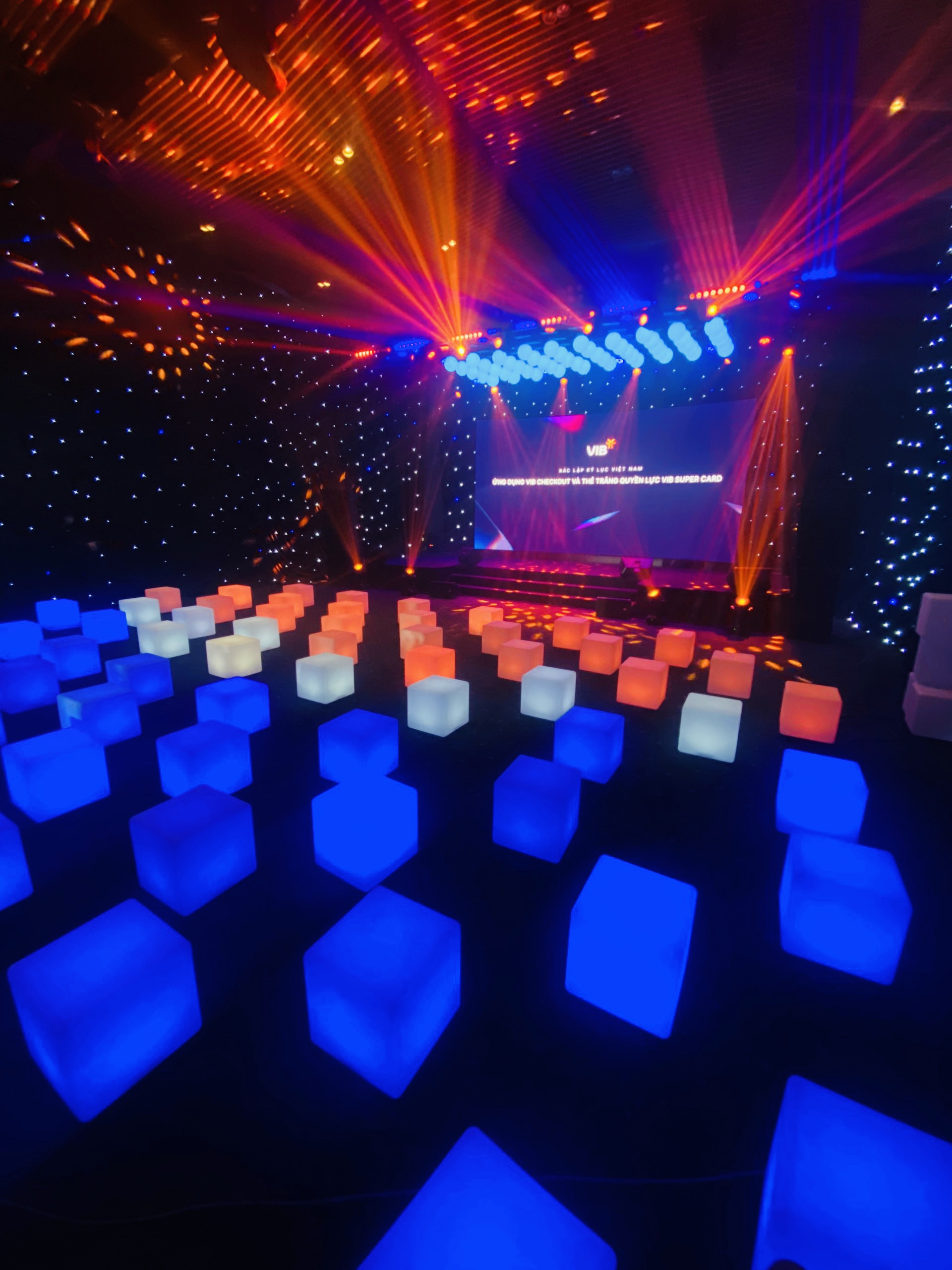 HỘP ĐÈN - CUBE LED