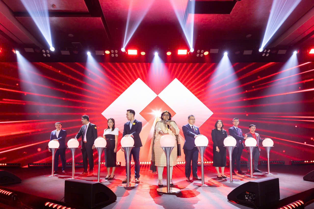 TRỤ BÓNG LED ĐIỀU KHIỂN TỪ XA