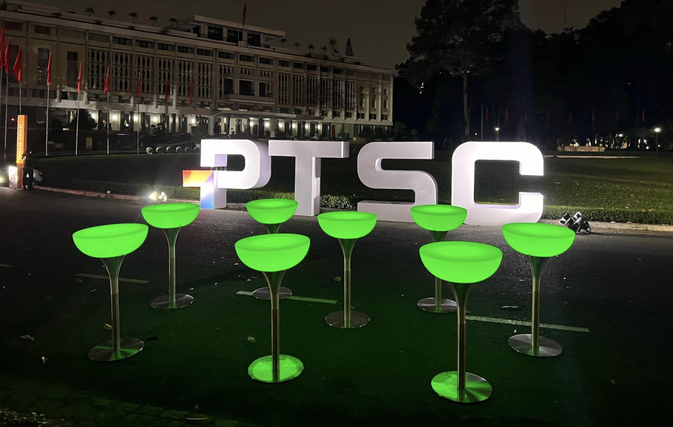 BÀN COCKTAIL LED – MẪU 2