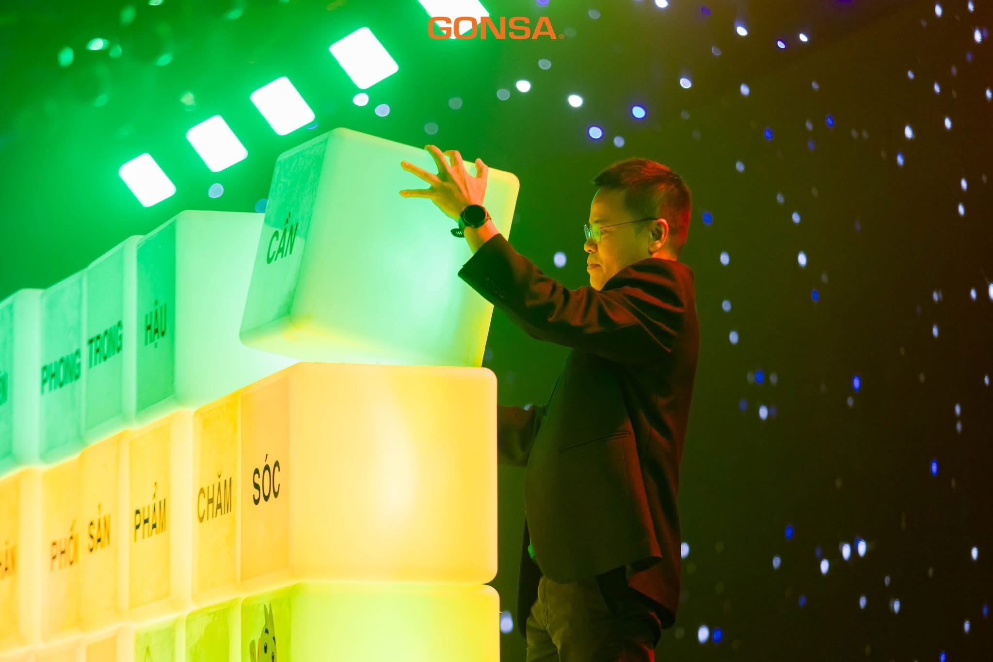 KEYMOMENT - XẾP THÁP CUBE LED